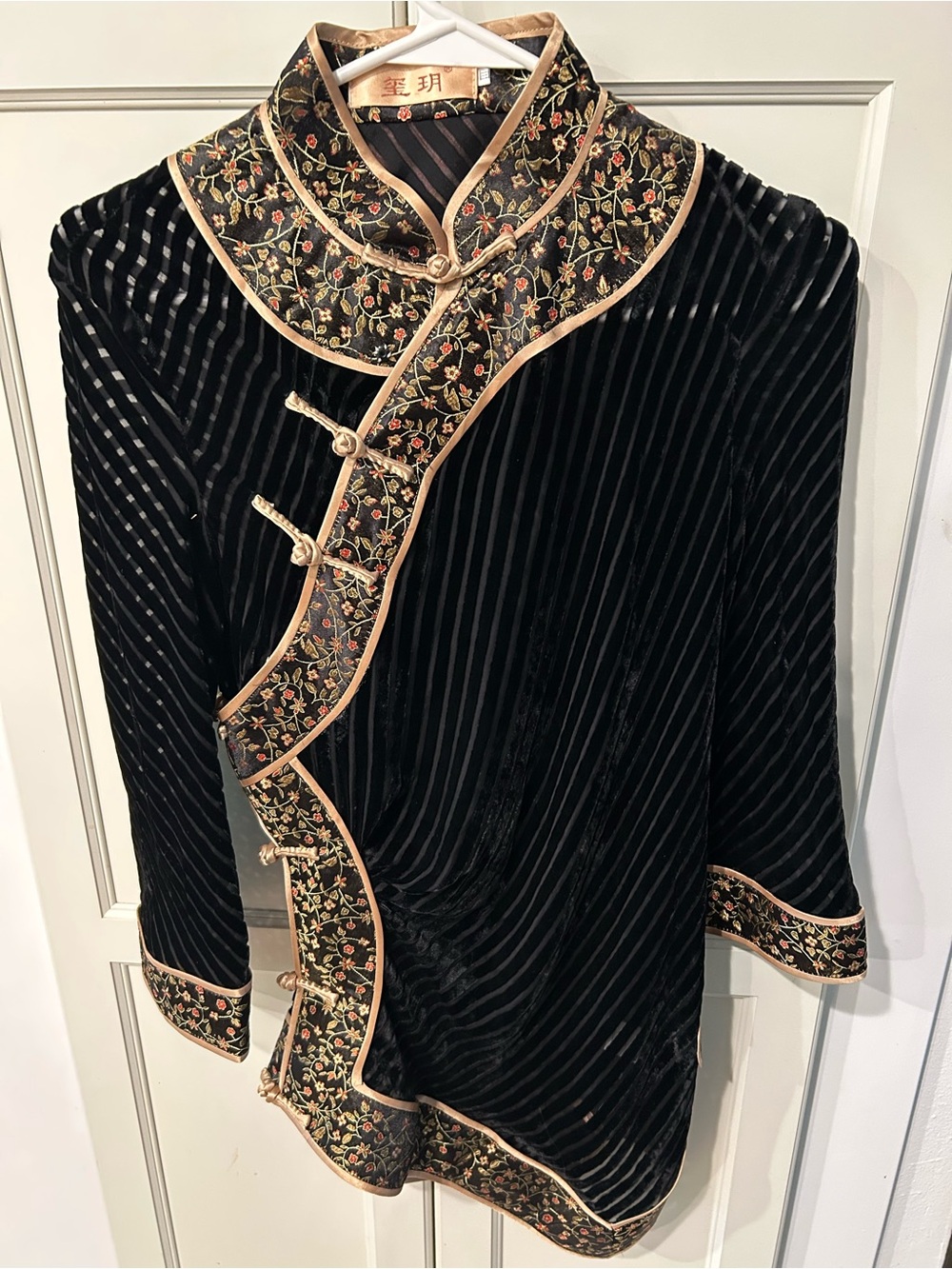 Elegant Black Velvet Mandarin Collar Jacket with Floral Trim